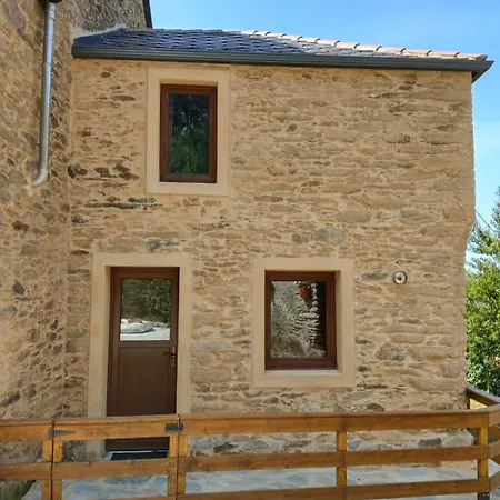 La Casa De Piedra Feriehus *